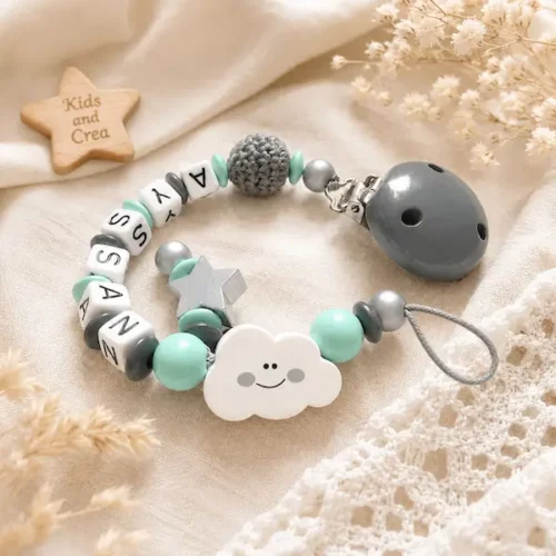 Attache tétine nuage mixte personnalisée avec étoile grise, perle crochet et tons menthe