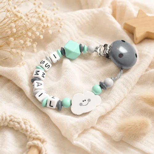 Attache tétine nuage personnalisée vert menthe et gris hexagone bois et silicone