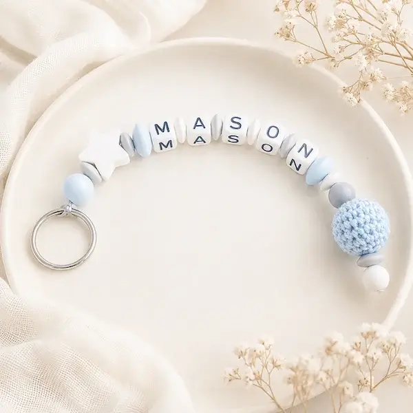 Porte clé personnalisé crochet et bois Kids and Crea