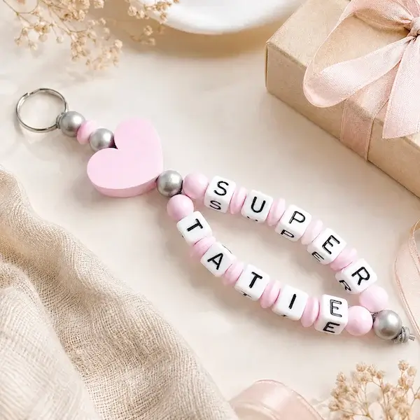 porte clés modèles 2 textes en bois personnalisés 2 textes Kids and Crea cadeau maman ou tante parfait