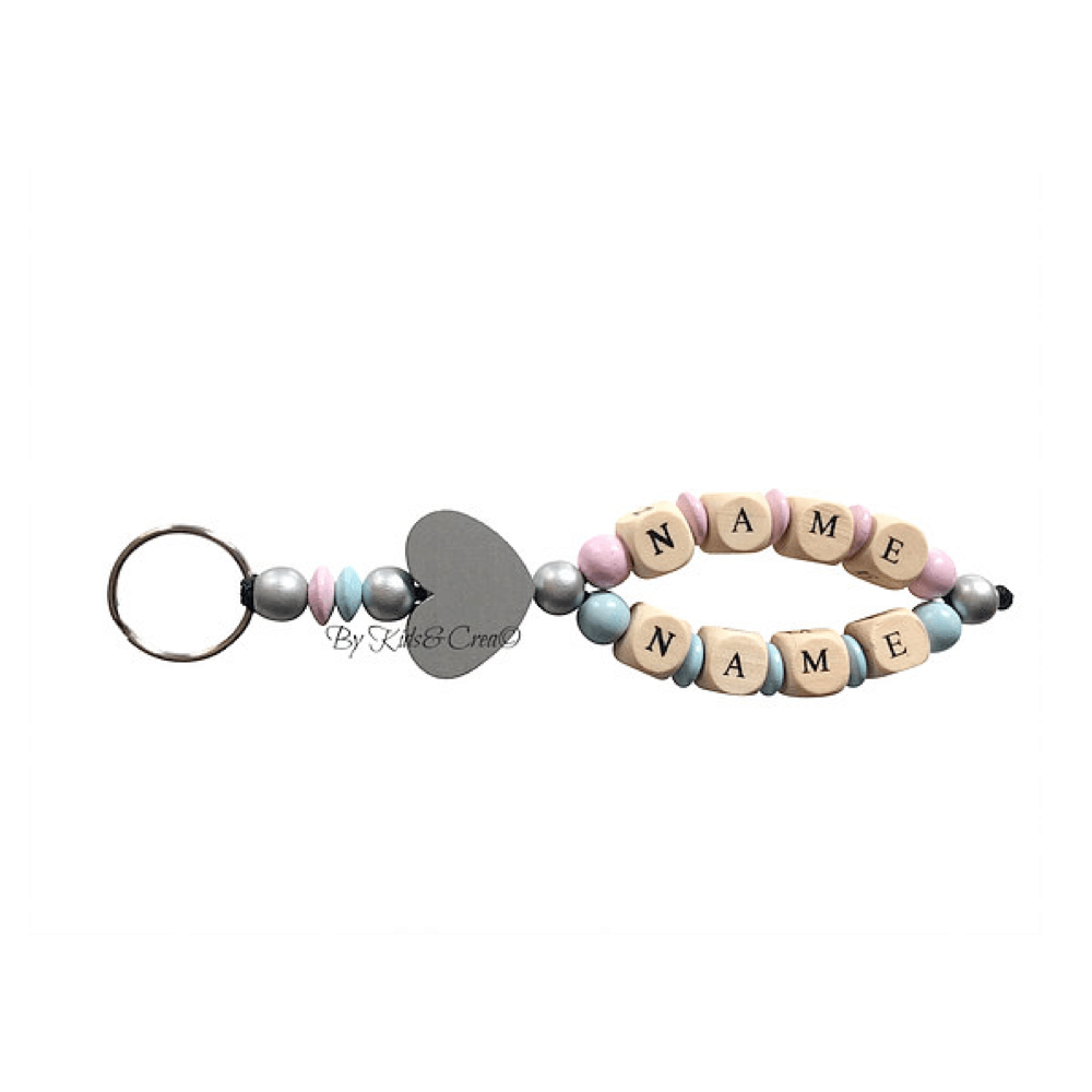 Porte-clés deux prénoms cœur – Rose, ciel & argent 1 Porte-clés deux prénoms en perles avec motif cœur, rose ciel et argent
