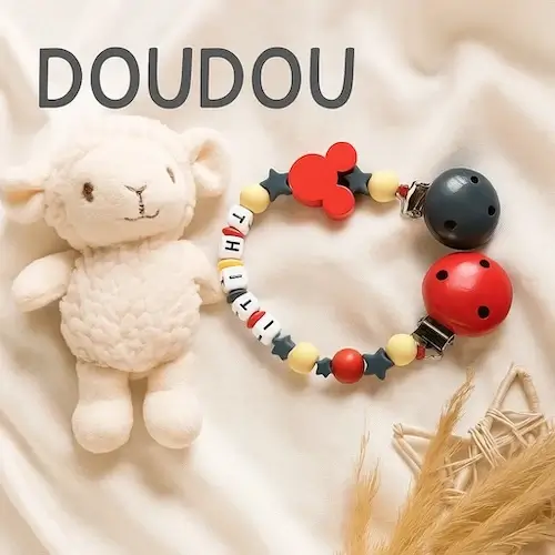 Attache doudou personnalisé rouge