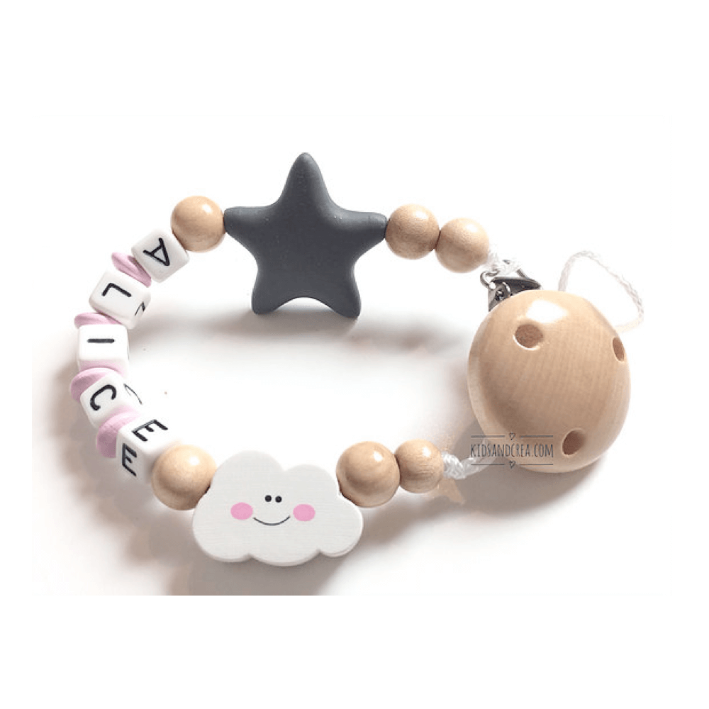 Attache tétine personnalisée Alice nature 1 attache-tetine-naturel-nuage et etoile grise