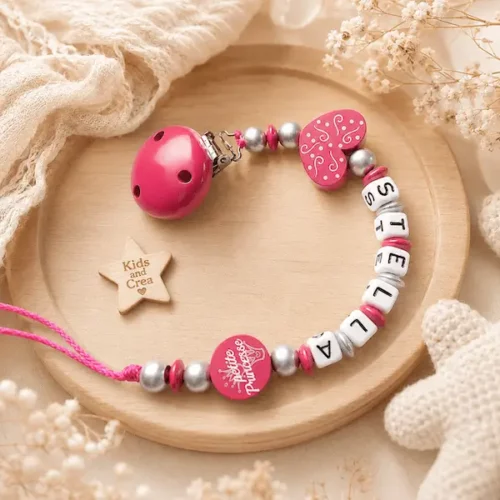 attache tetine fille personnalisée bois fsc coeur Kids and Crea