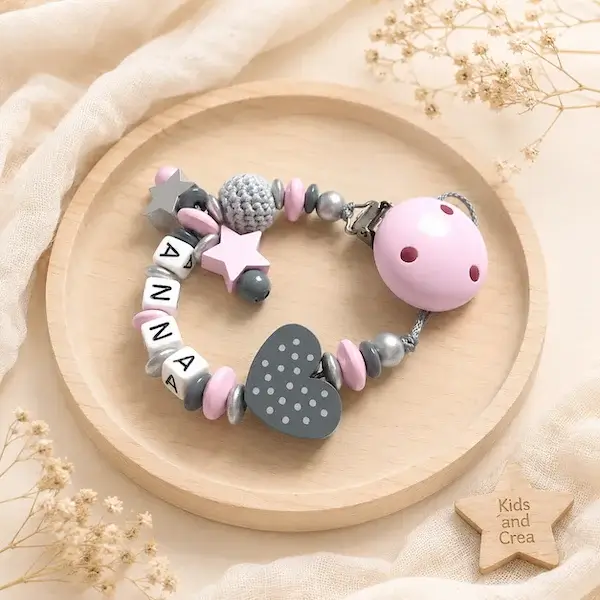 Attache tétine fille personnalisée crochet étoile cœur – prénom bébé