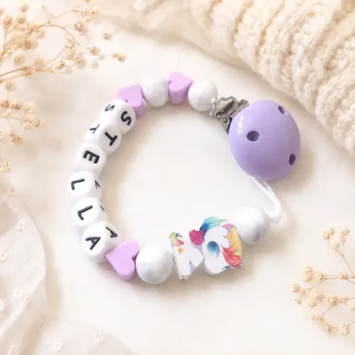 Attache tétine licorne mauve personnalisée avec le prénom Stella Kids and Crea