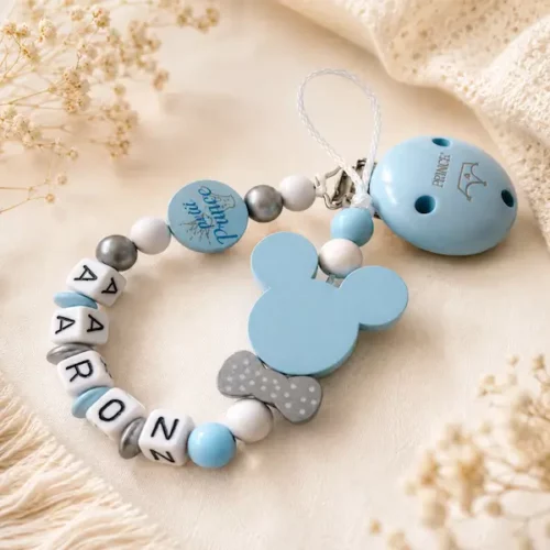 attache tétine mickey bois personnalisée garçon bleu ciel Kids and Crea