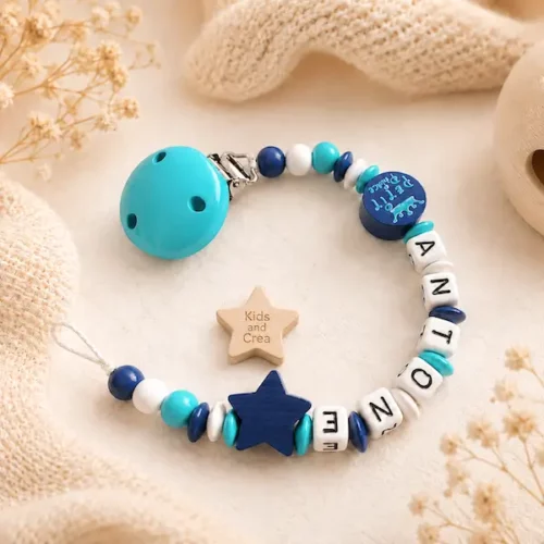 Attache tétine Petit Prince personnalisée Anton avec étoile bleue, perles bois FSC et tons bleu turquoise