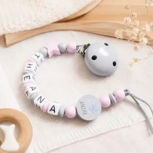 Attache tétine personnalisée rose poudré et gris