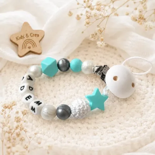 Attache tétine turquoise gris et blanc personnalisée avec prénom Adem
