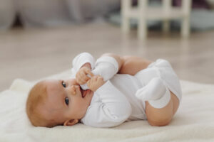 bébé garçon lui trouver le plus joli prénom masculin