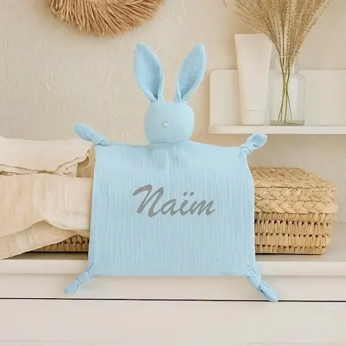 Doudou personnalisé lapin coton bleu brodé