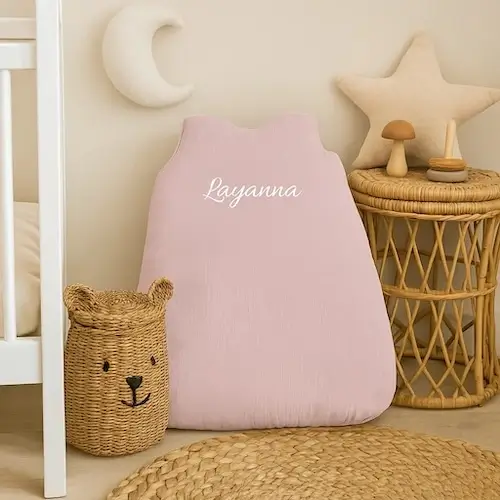 Gigoteuse bébé personnalisée rose ton 2 0-6 mois gaze de coton personnalisée cadeau de naissance unique bébé