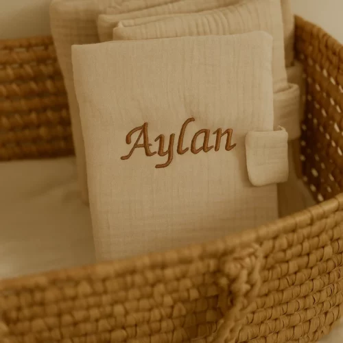 protege carnet de santé beige prenom broderie