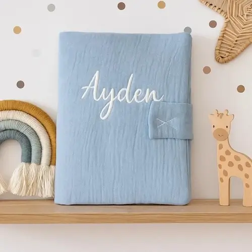 Protège Carnet Santé Personnalisé Bleu housse brodé prénom