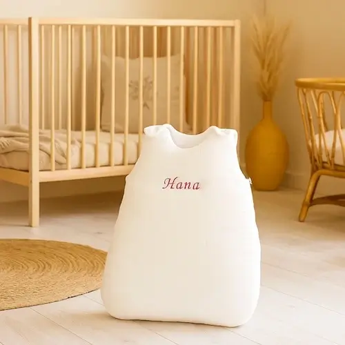 Gigoteuse personnalisée blanche bébé fille broderie rose en gaze de coton