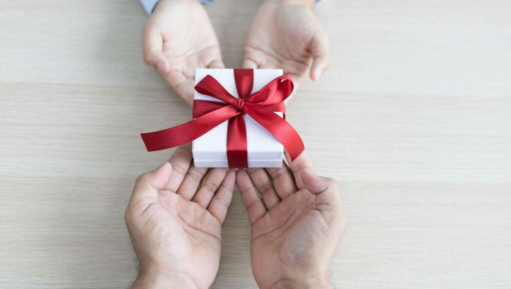 cadeau personnalisé à offrir à la nounou de votre bébé