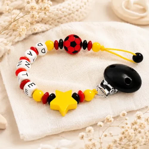 attache sucette football personnalisable Allemagne Kids and Crea adaptée sucette MAM