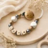 Attache tétine bois et silicone blanc personnalisée